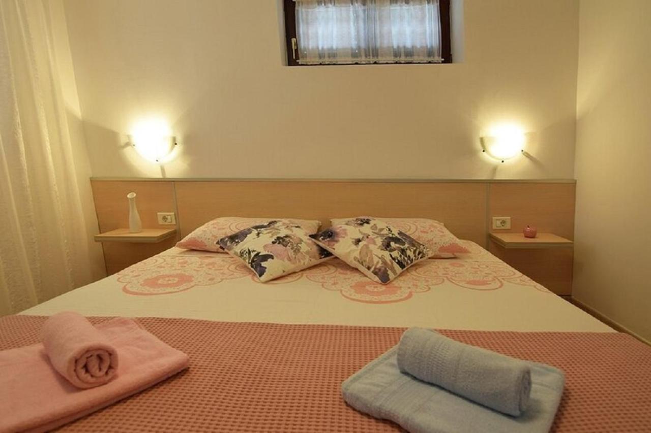 Apartmani Sole Pjescana Uvala Kültér fotó
