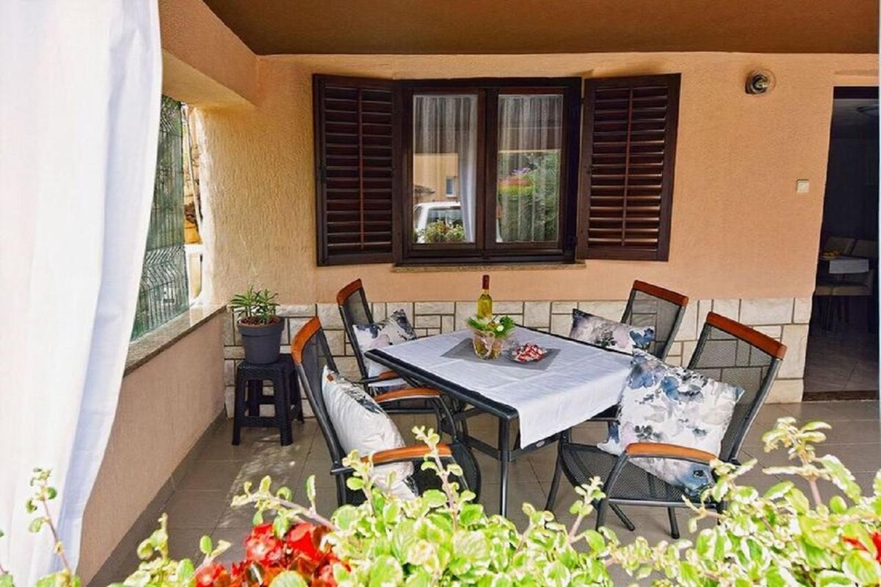 Apartmani Sole Pjescana Uvala Kültér fotó