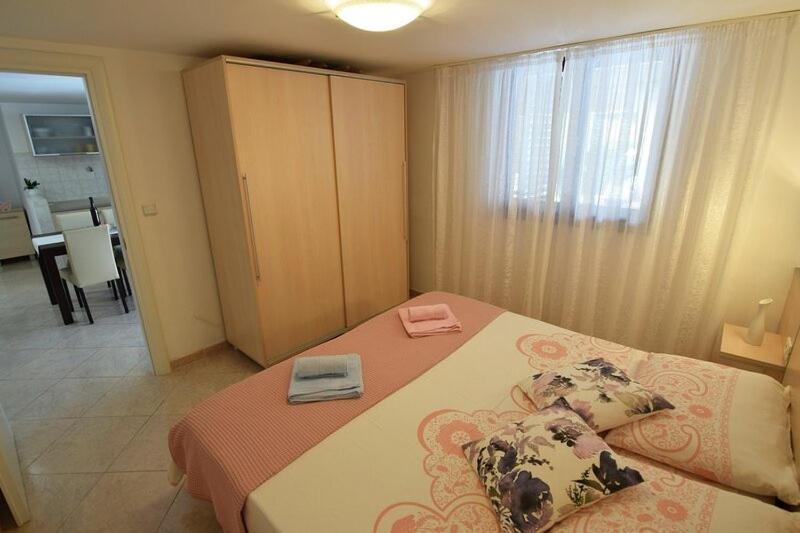 Apartmani Sole Pjescana Uvala Kültér fotó